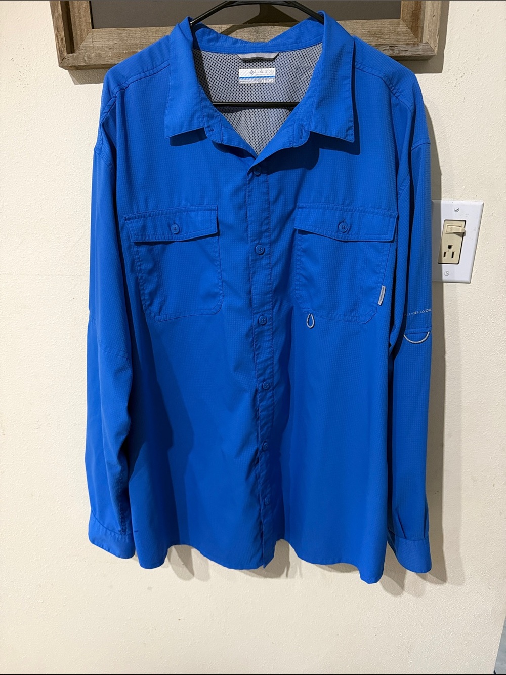 Columbia Men's Bright Blue Lightweight Button-Up Fishing Outdoor Shirt